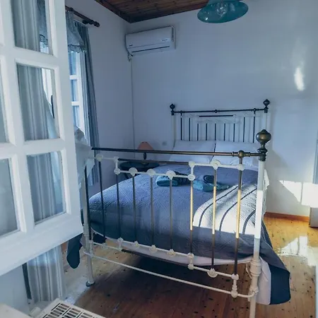 Amalias House Case de vacanță Giannádes